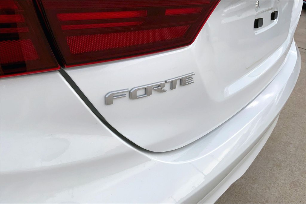 Used 2024 Kia Forte GT-Line w/ GT-Line Premium Package FWD image 8