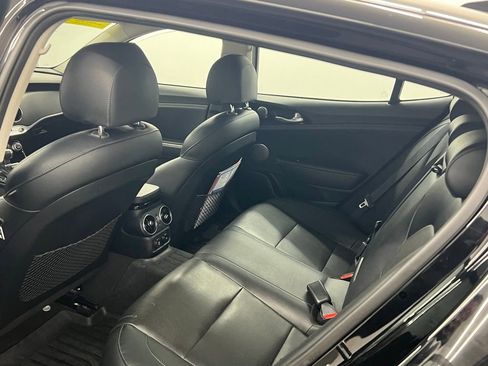 Used 2018 Kia Stinger Premium RWD image 11