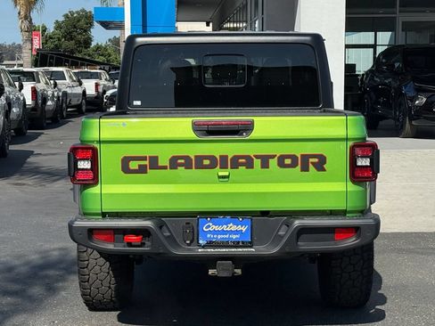 Used 2025 Jeep Gladiator Sport AWD/4WD image 9