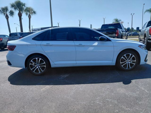 Used 2025 Volkswagen Jetta Sport FWD image 3
