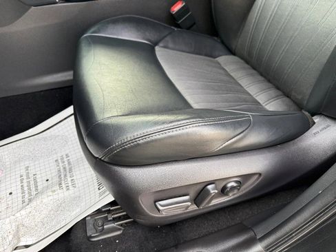 Used 2021 Toyota Venza XLE image 17