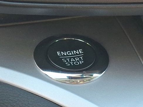 Used 2022 Ford Explorer XLT image 24