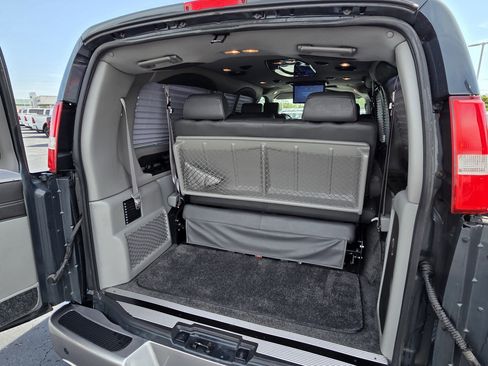 Used 2017 Chevrolet Express 2500 RWD image 18