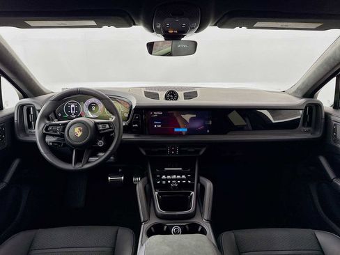 New 2025 Porsche Cayenne GTS image 27