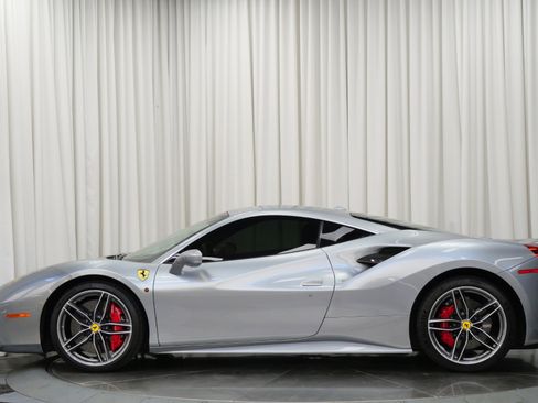 Used 2018 Ferrari 488 GTB image 6