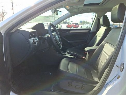 Used 2022 Volkswagen Passat 2.0T SE image 13