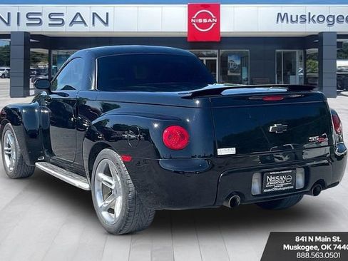 Used 2004 Chevrolet SSR w/ Preferred Equipment Group RWD image 4