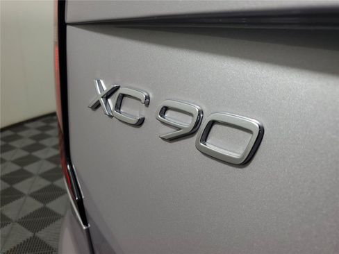 Certified 2026 Volvo XC90 B6 Plus w/ Protection Package Premier AWD/4WD image 8