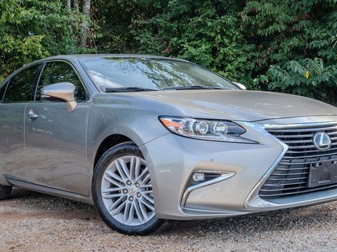 Used 2017 Lexus ES 350 w/ Premium Package FWD image 7