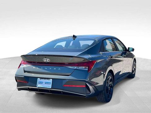 New 2026 Hyundai Elantra SEL Sport Premium FWD image 4