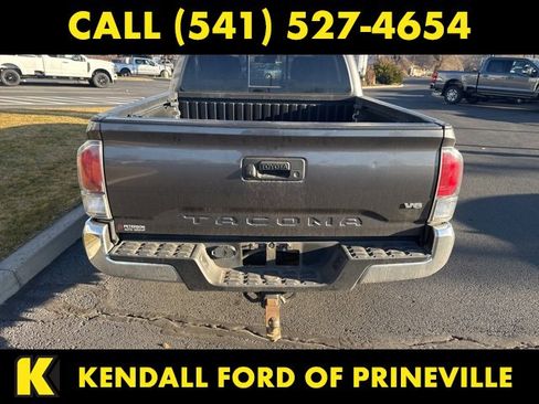 Used 2020 Toyota Tacoma TRD Off-Road image 9