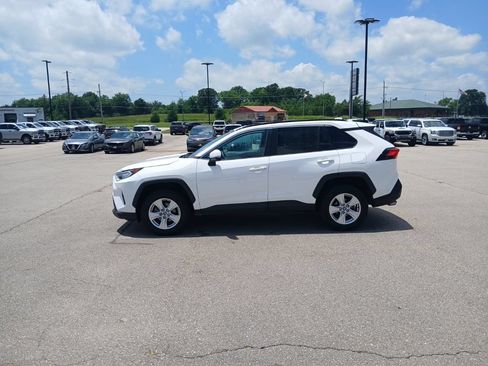Used 2021 Toyota RAV4 XLE w/ Convenience Package AWD/4WD image 5