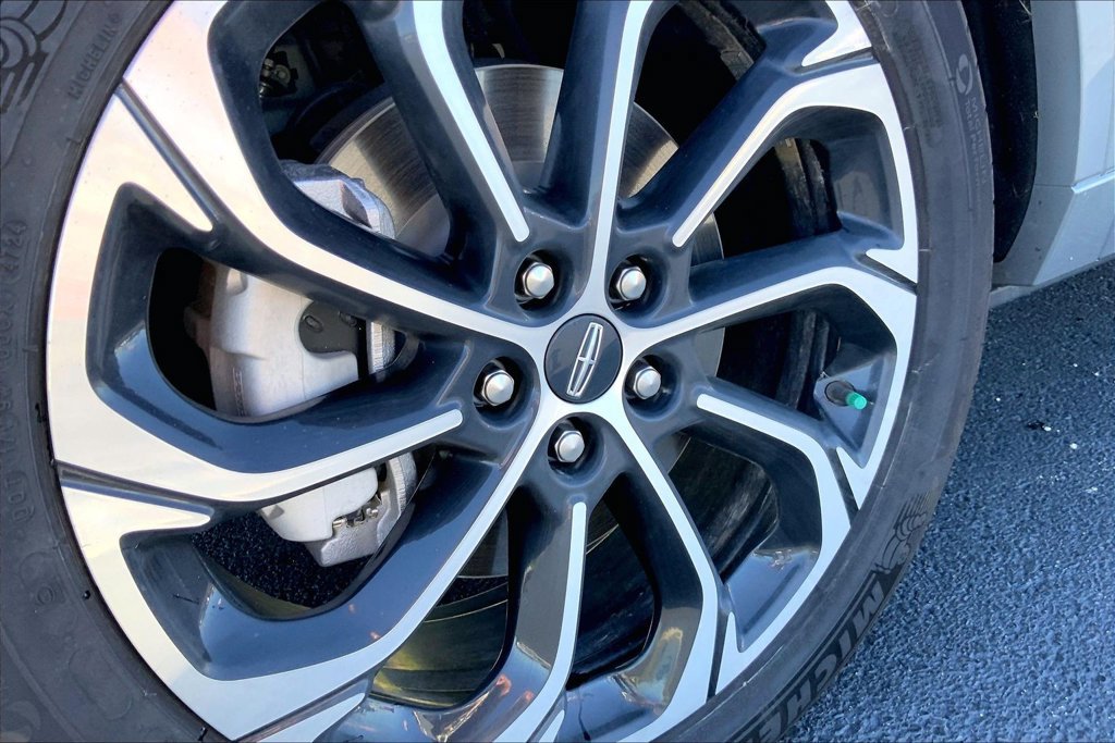 Used 2025 Lincoln Nautilus Reserve AWD/4WD image 3