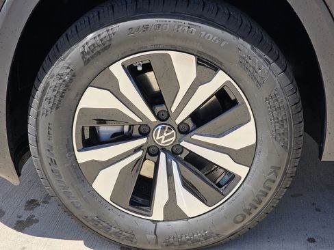 New 2026 Volkswagen Atlas SE FWD image 8