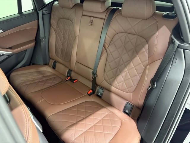 Certified 2024 BMW X6 xDrive40i w/ Premium Package AWD/4WD image 16