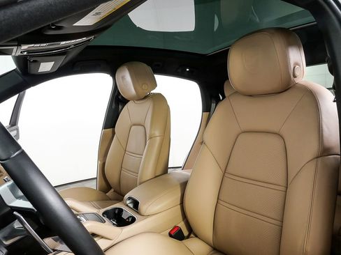 Certified 2023 Porsche Cayenne Platinum Edition AWD/4WD image 5