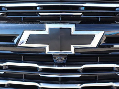 New 2026 Chevrolet Suburban High Country image 6