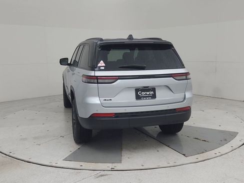 New 2025 Jeep Grand Cherokee Limited image 12