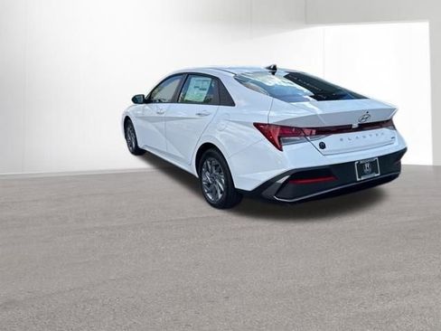 New 2026 Hyundai Elantra Blue image 8