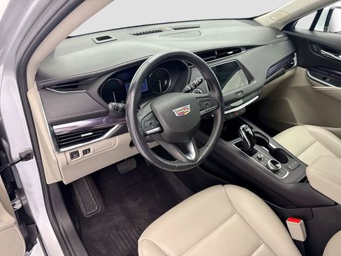 Used 2022 Cadillac XT4 Luxury w/ Driver Awareness Package image 9