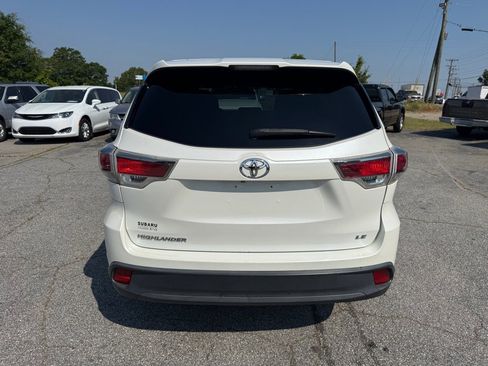 Used 2015 Toyota Highlander LE FWD image 6