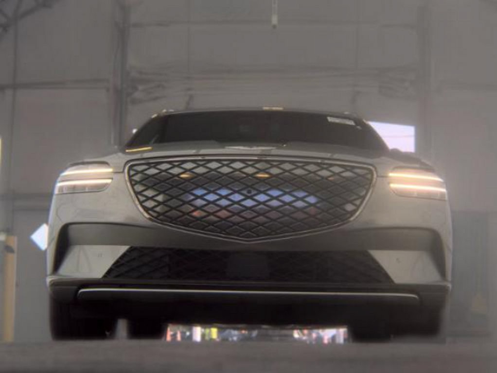 Used 2025 Genesis Electrified GV70 AWD/4WD image 3