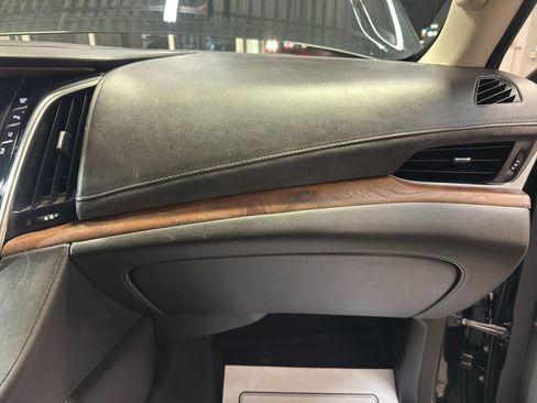 Used 2015 Cadillac Escalade Luxury image 22