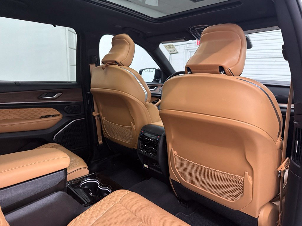 Used 2023 Jeep Grand Cherokee L Summit w/ Advanced Protech Group IV AWD/4WD image 31