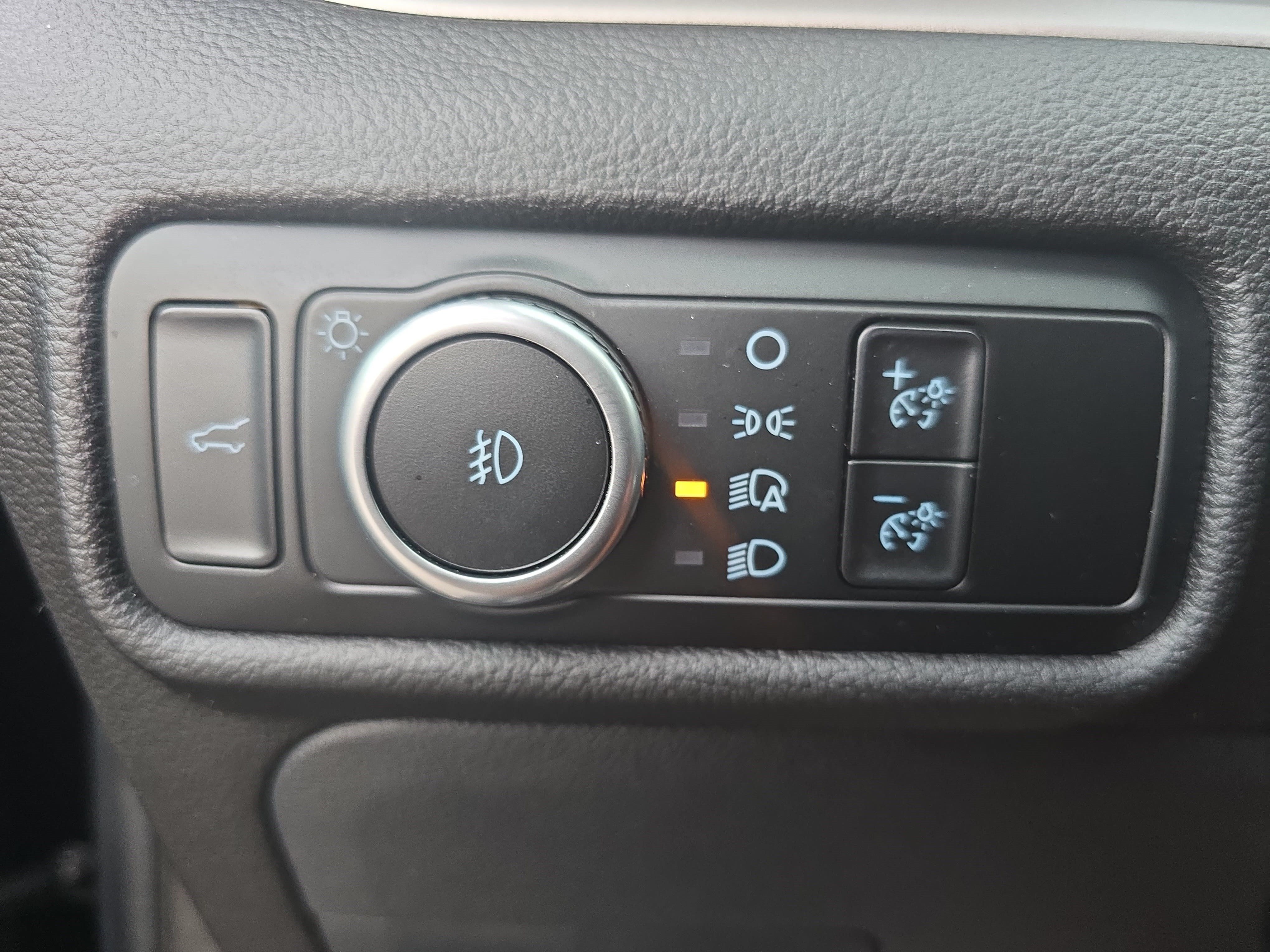 Used 2023 Ford Explorer XLT w/ Equipment Group 202A AWD/4WD image 25