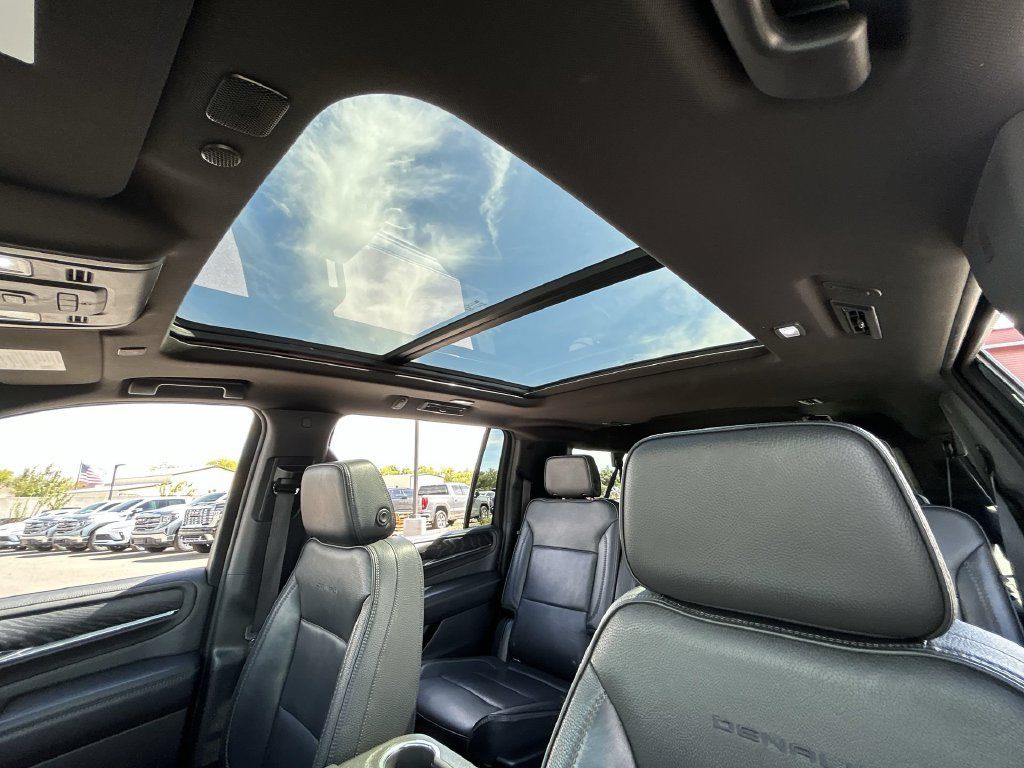 Used 2023 GMC Yukon XL Denali RWD image 19