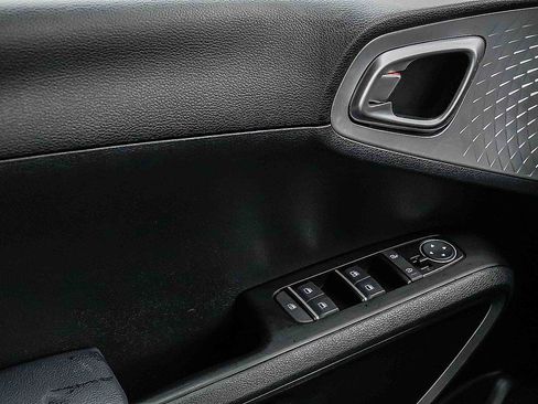 Certified 2025 Kia Soul LX image 15