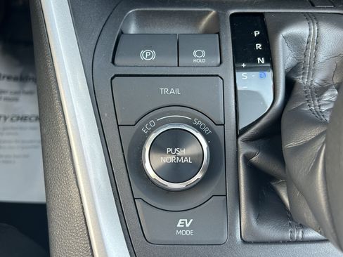 Certified 2025 Toyota RAV4 LE AWD/4WD image 30