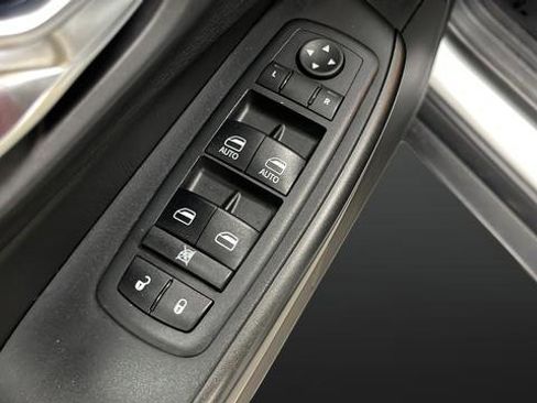 Used 2020 Jeep Cherokee Trailhawk AWD/4WD image 20
