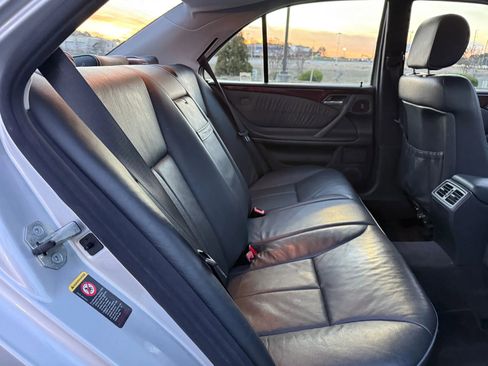 Used 2002 Mercedes-Benz E 320 4MATIC Sedan image 20