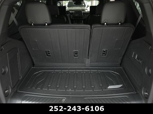 Used 2024 GMC Yukon SLT w/ SLT Luxury Package AWD/4WD image 38