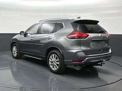 Used 2017 Nissan Rogue SV FWD image 3