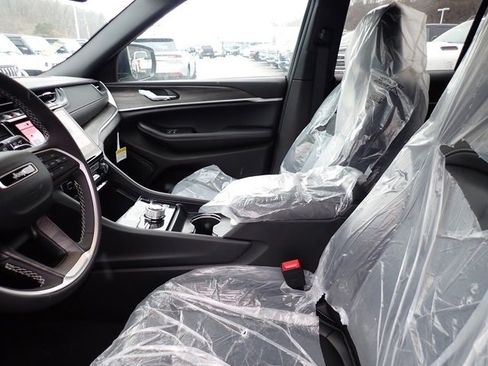 New 2025 Jeep Grand Cherokee Limited w/ Black Appearance Package image 12