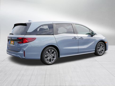 New 2026 Honda Odyssey Touring image 7