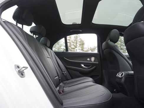 Used 2022 Mercedes-Benz E 450 4MATIC Sedan image 40