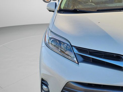 Used 2019 Toyota Sienna Limited image 21