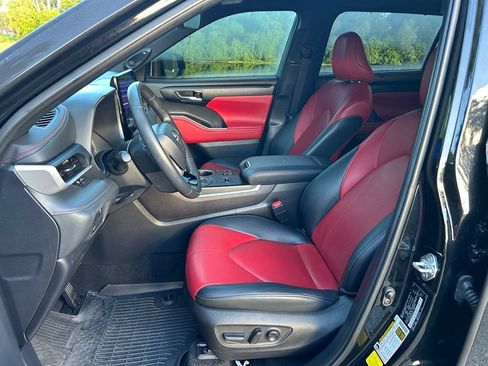 Certified 2024 Toyota Highlander XSE FWD image 16