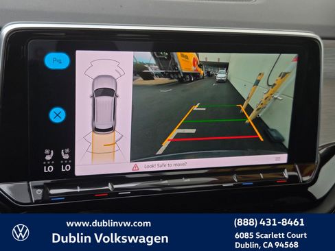 Used 2024 Volkswagen Atlas Cross Sport SE image 16