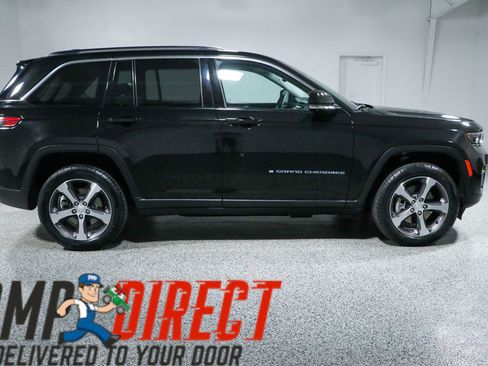 Used 2023 Jeep Grand Cherokee 4WD 4xe w/ Luxury Tech Group II image 6
