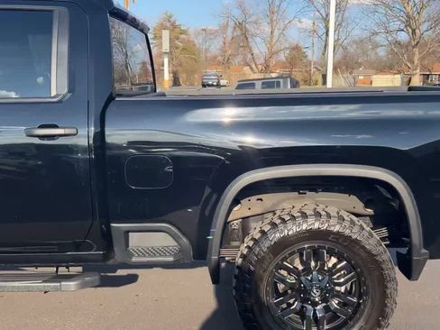 Used 2024 Chevrolet Silverado 2500 Custom w/ Custom Convenience Package image 3