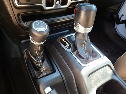 Certified 2022 Jeep Gladiator Overland w/ Popular Equipment Package AWD/4WD image 14