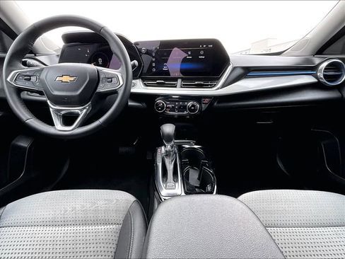 Used 2025 Chevrolet Trax LT w/ LT Convenience Package image 21