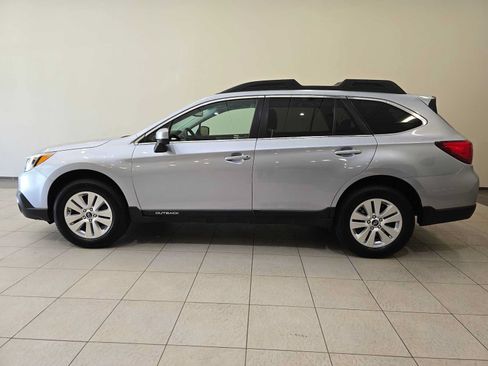 Used 2015 Subaru Outback 2.5i Premium AWD/4WD image 3