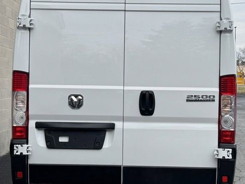 Used 2025 RAM ProMaster 2500 w/ Convenience Group image 10
