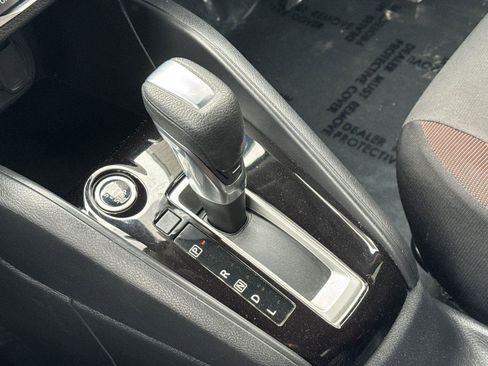 Used 2022 Nissan Versa SR image 19