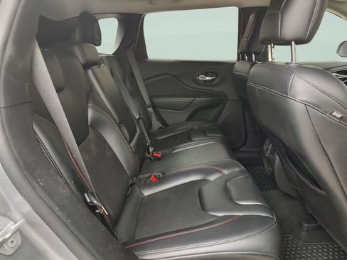 Used 2021 Jeep Cherokee Trailhawk w/ Technology Group AWD/4WD image 30